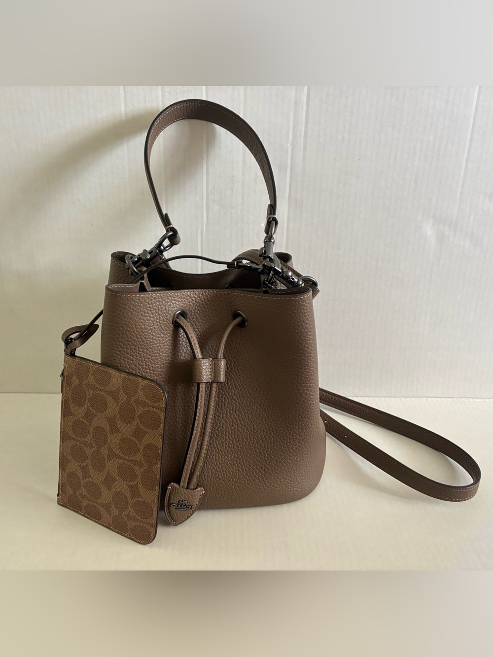 Coach Rowan bucket crossbody/shoulder bag
